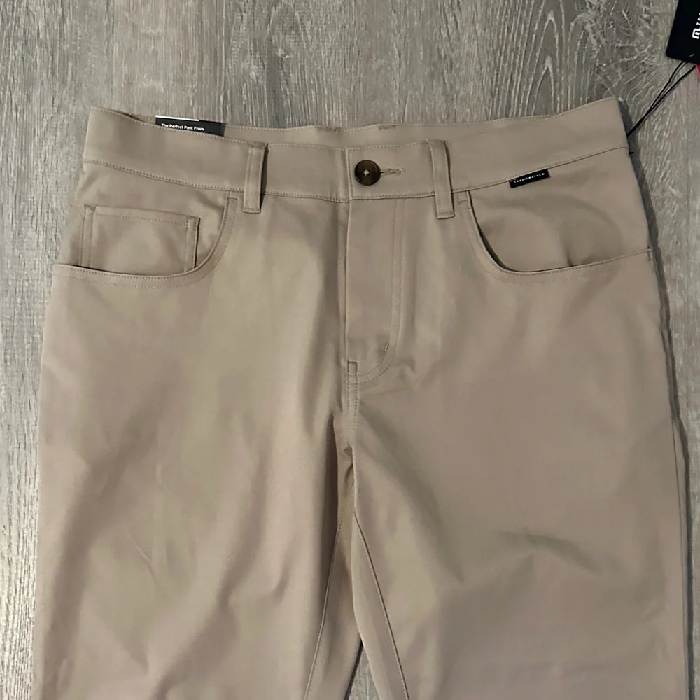 Travis Mathew 30 Open to Close Standard Fit‎ Performance Khaki Pants - Picture 5 of 12